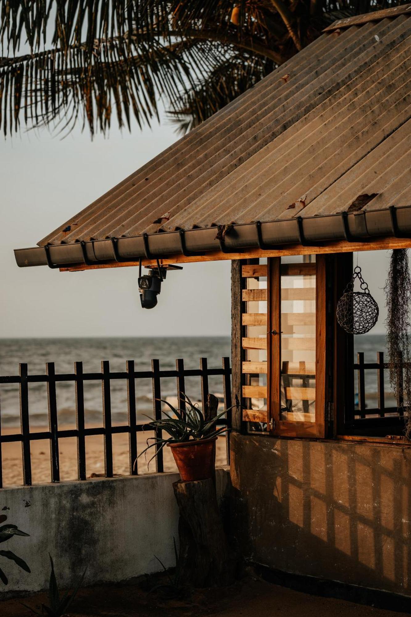 Winston Sea Front نيجومبو