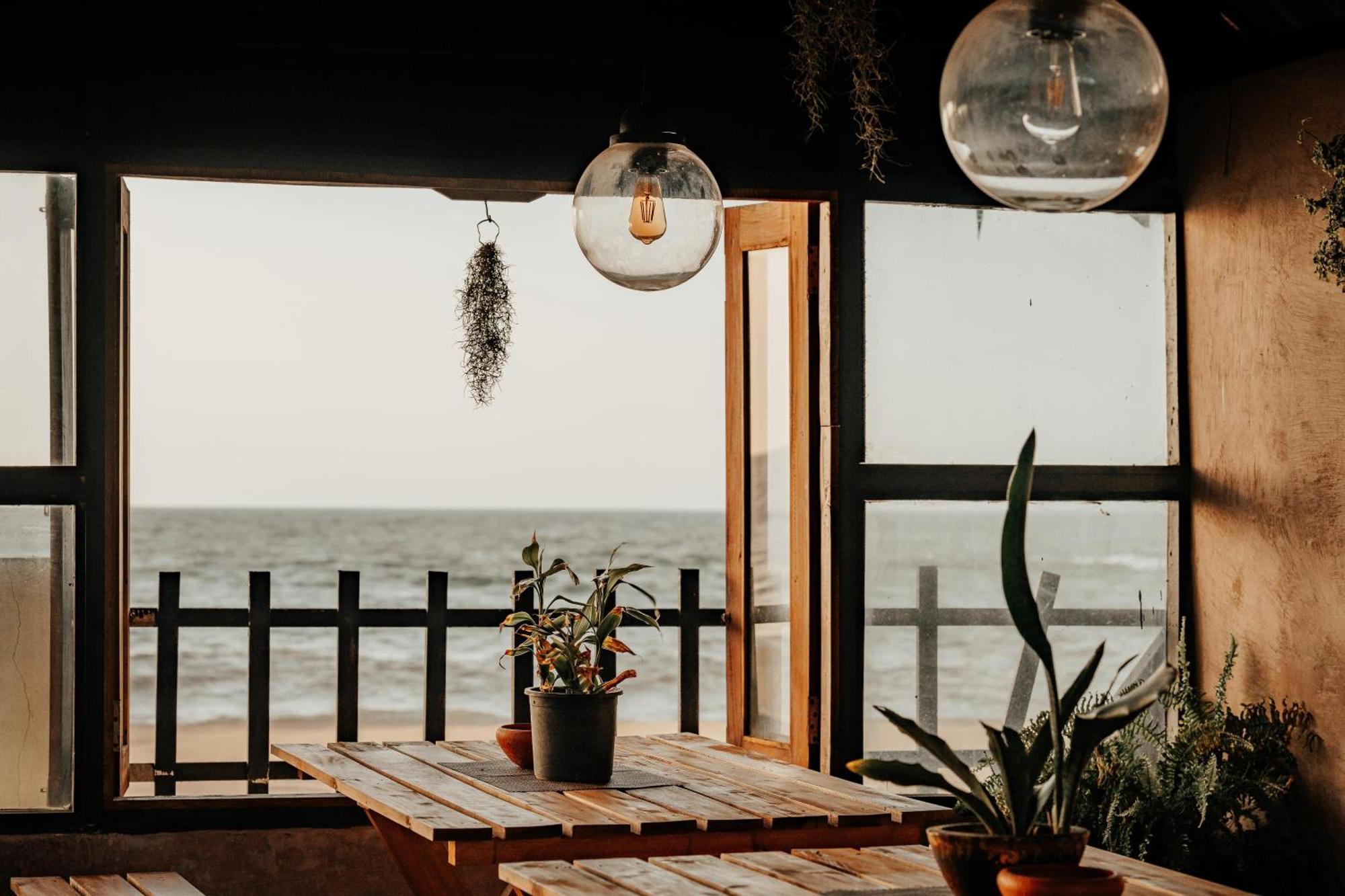 Winston Sea Front *